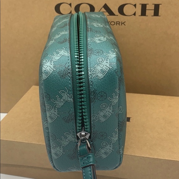 BOXY COSMETIC CASE WITH HORSE AND CARRIAGE PRINT - Picture 5 of 16